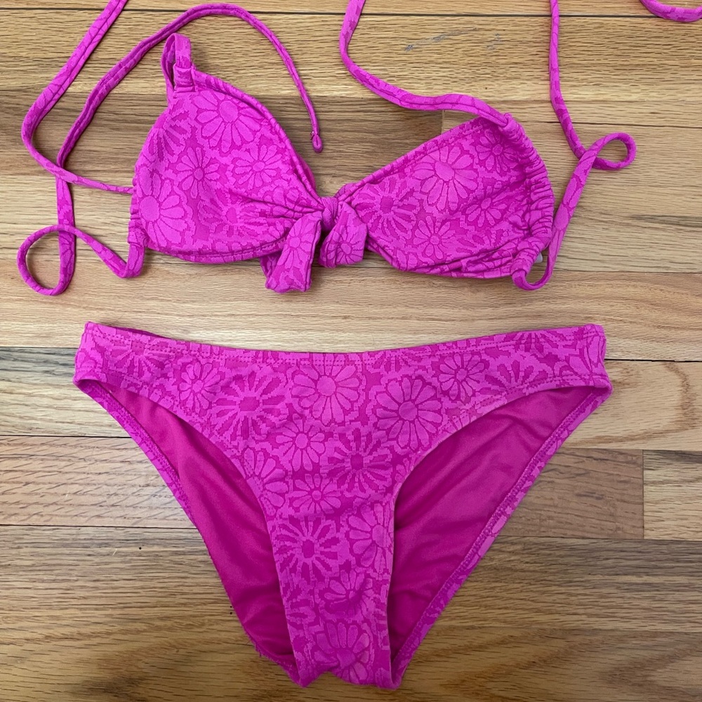 Xhilaration magenta/pink floral bikini size MEDIUM